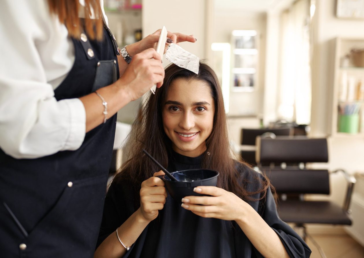 hairdresser-makes-hairstyle-to-female-customer-SAD5VL2-1.jpg
